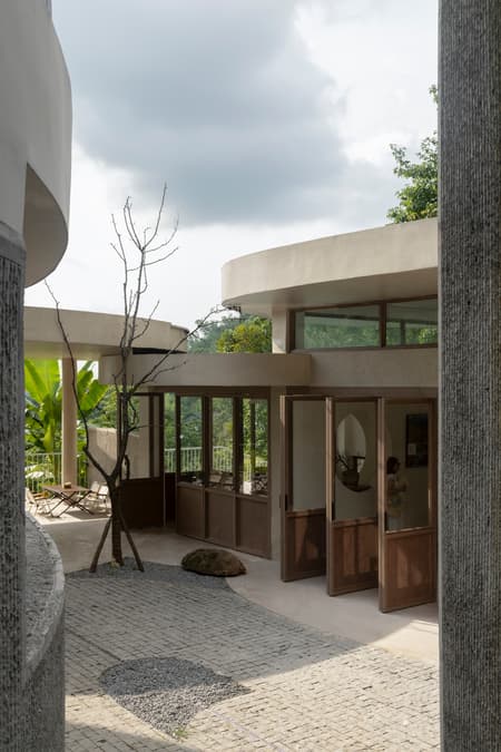 Buzzy Sunny· Feixue Pavilion